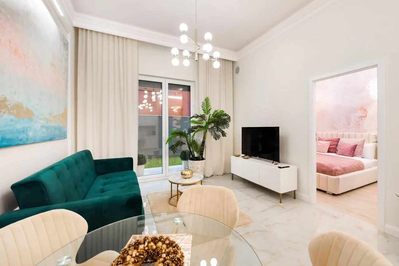 New Praga Ladies' & Gentlemen'S Apartments Warsaw